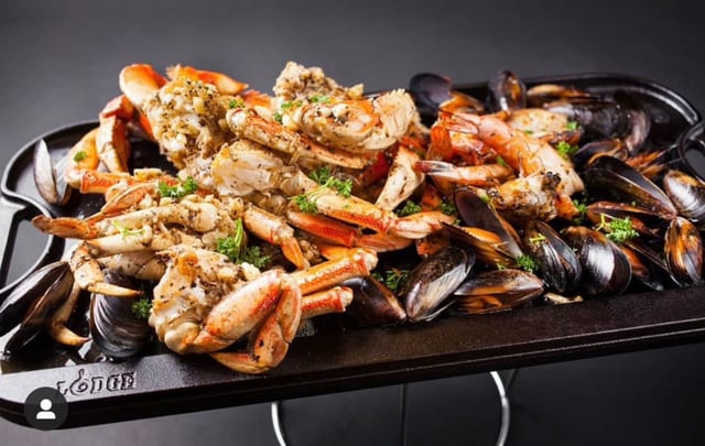 Double Skillet (Mussels, Shrimps, Whole Crab).