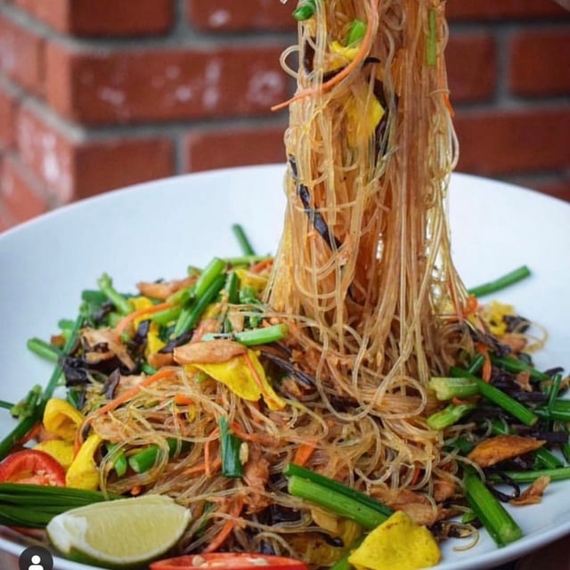Stir Fry Glass Noodles (Mien Xao Cua).