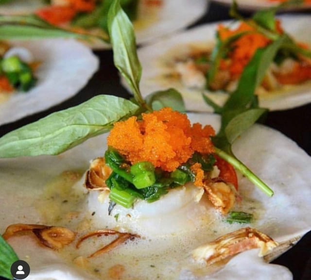 Grilled King Scallops (So Diepnuong Mo Hanh Trungca).