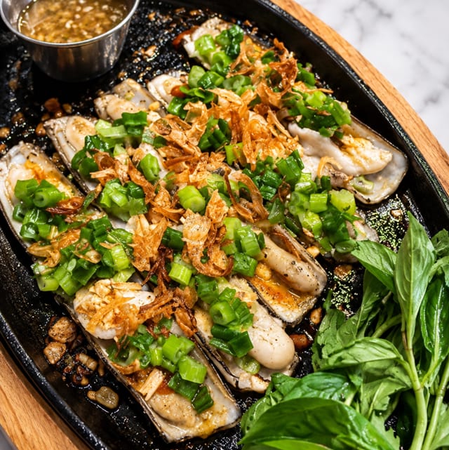 Razor Clams (Oc Mong Tay).